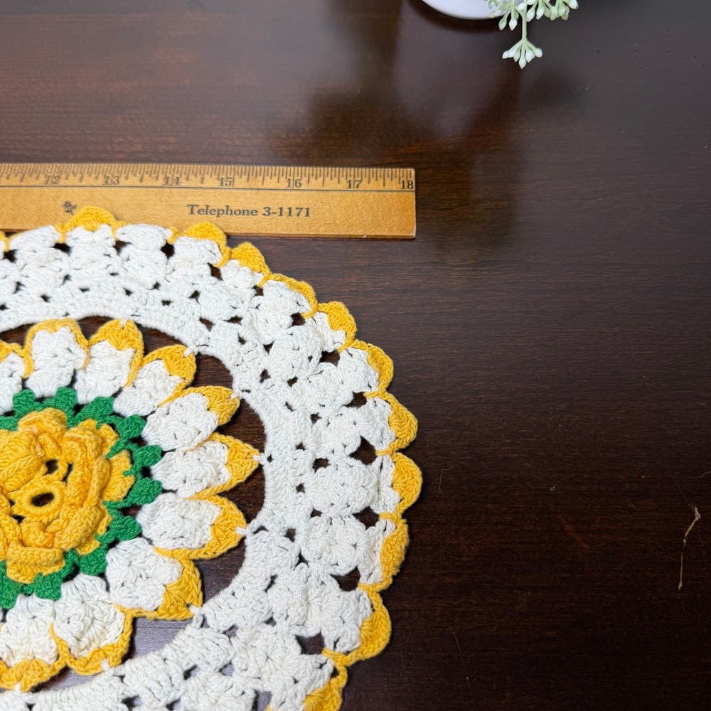 Vintage Handmade Crochet‎ Sunflower Doily Set White Yellow Green Floral 2 Piece - Picture 4 of 6